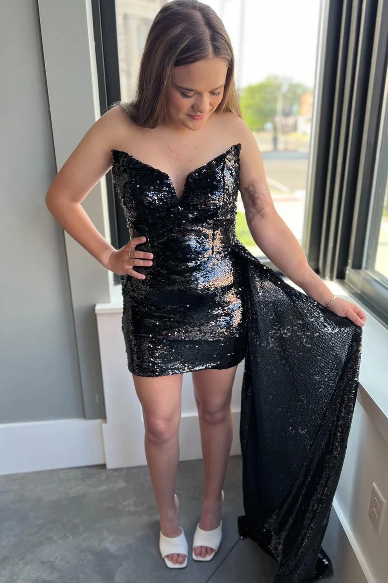 Vestido de fiesta sin tirantes con lentejuelas y cola incorporada